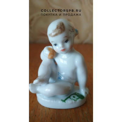 Статуэтка "Девочка с апельсином". Фарфор ЛФЗ СССР. Роспись. 