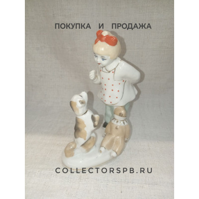Статуэтка  "Девочка с собакой" или  "А, ну ка, отними!". Фарфор ЗХК Полонне. СССР. 