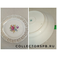 Большое круглое блюдо, тарелка. "Мейсенский букет". Деколь, позолота.  Фарфор. Чехословакия. Диаметр: 30,5 см.