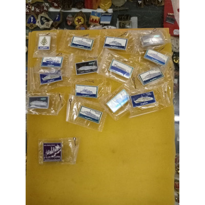 Значки "Речфлот" зеркальные. СССР. 16 шт. Малый формат в запайке. Значки "Речфлот" зеркальные. СССР. 16 шт. Малый формат в запайке.