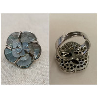 Кольцо "Цветок". Перламутр, металл. Безразмерное.