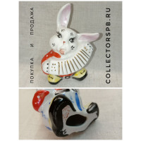 Статуэтка "Заяц с гармошкой". Фарфор. Вербилки. Дмитровский ФЗ. СССР. Высота: 10,5 см. В отличном состоянии. 